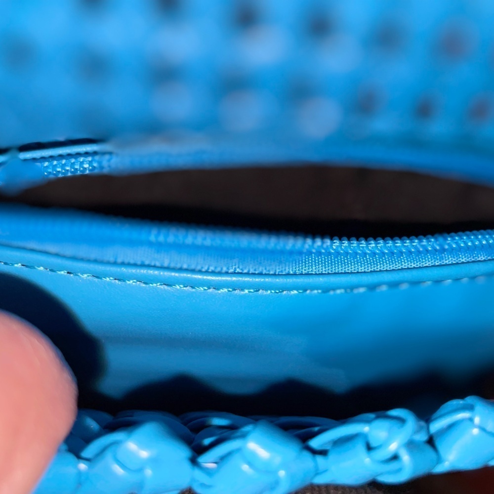 Ladies blue purse, strap & handle Magnetic closure Expressions NYC zip inside - Picture 4 of 6